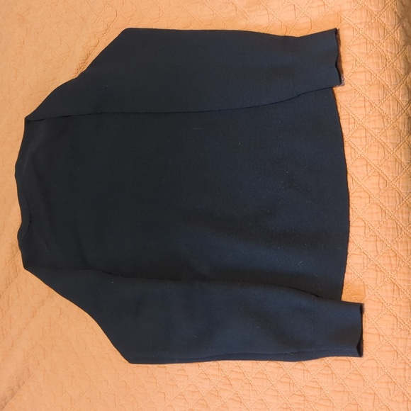 Uniqlo navy blue sweater - Picture 3 of 4